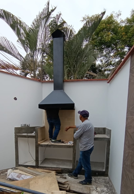 Chimenea piramidal negra para parrillas 